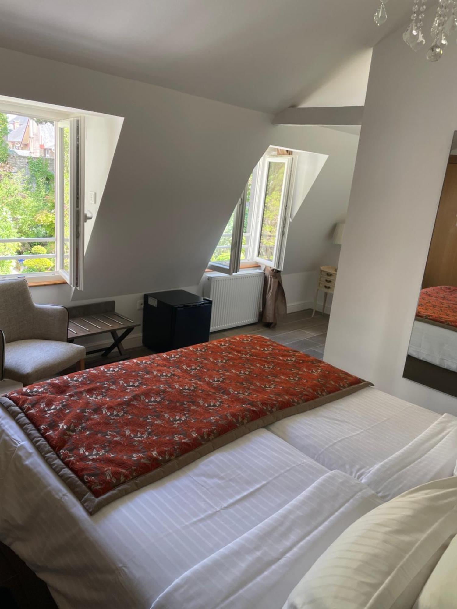 Hotel Victor Hugo Pontorson Dış mekan fotoğraf