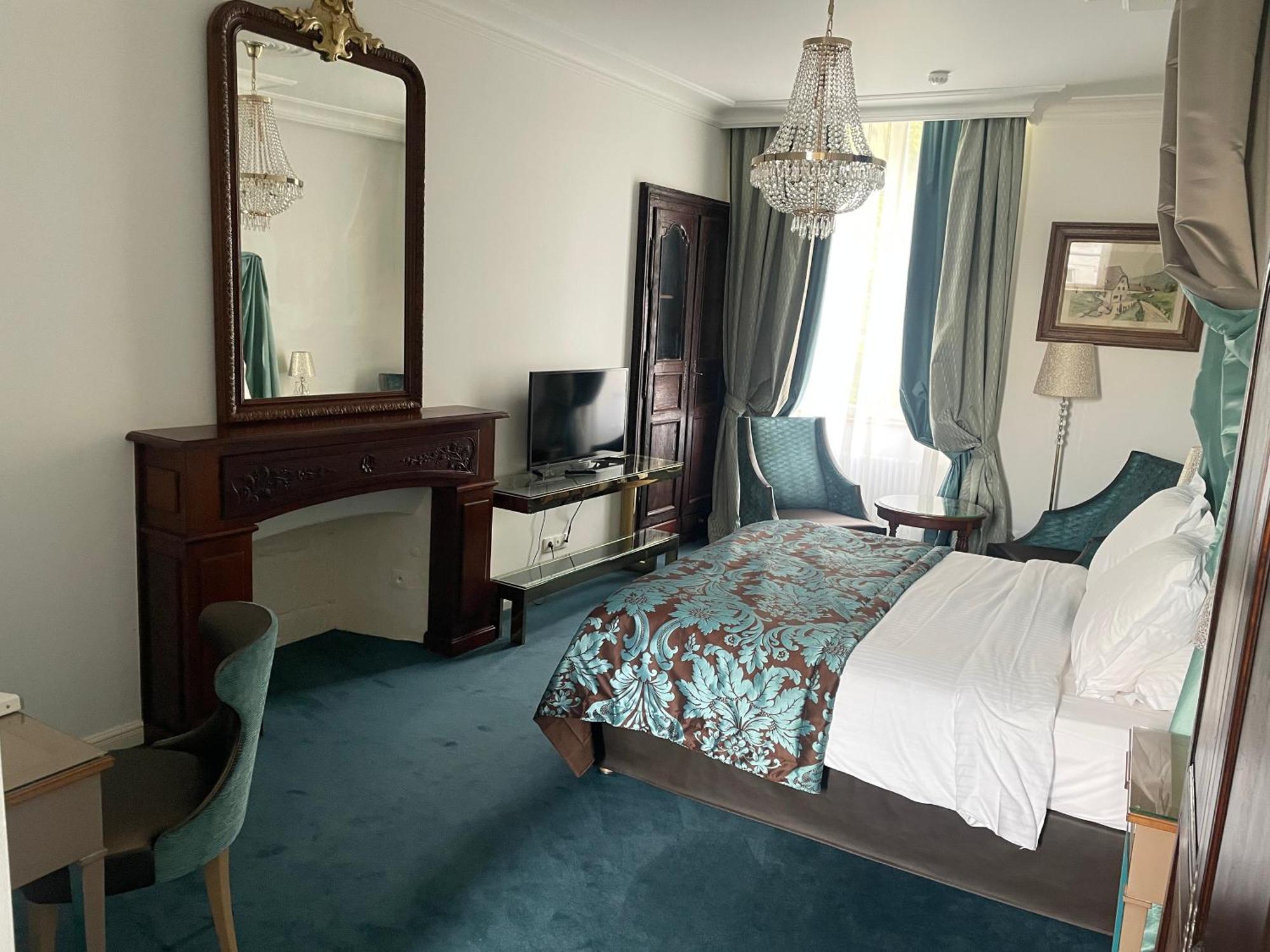 Hotel Victor Hugo Pontorson Dış mekan fotoğraf