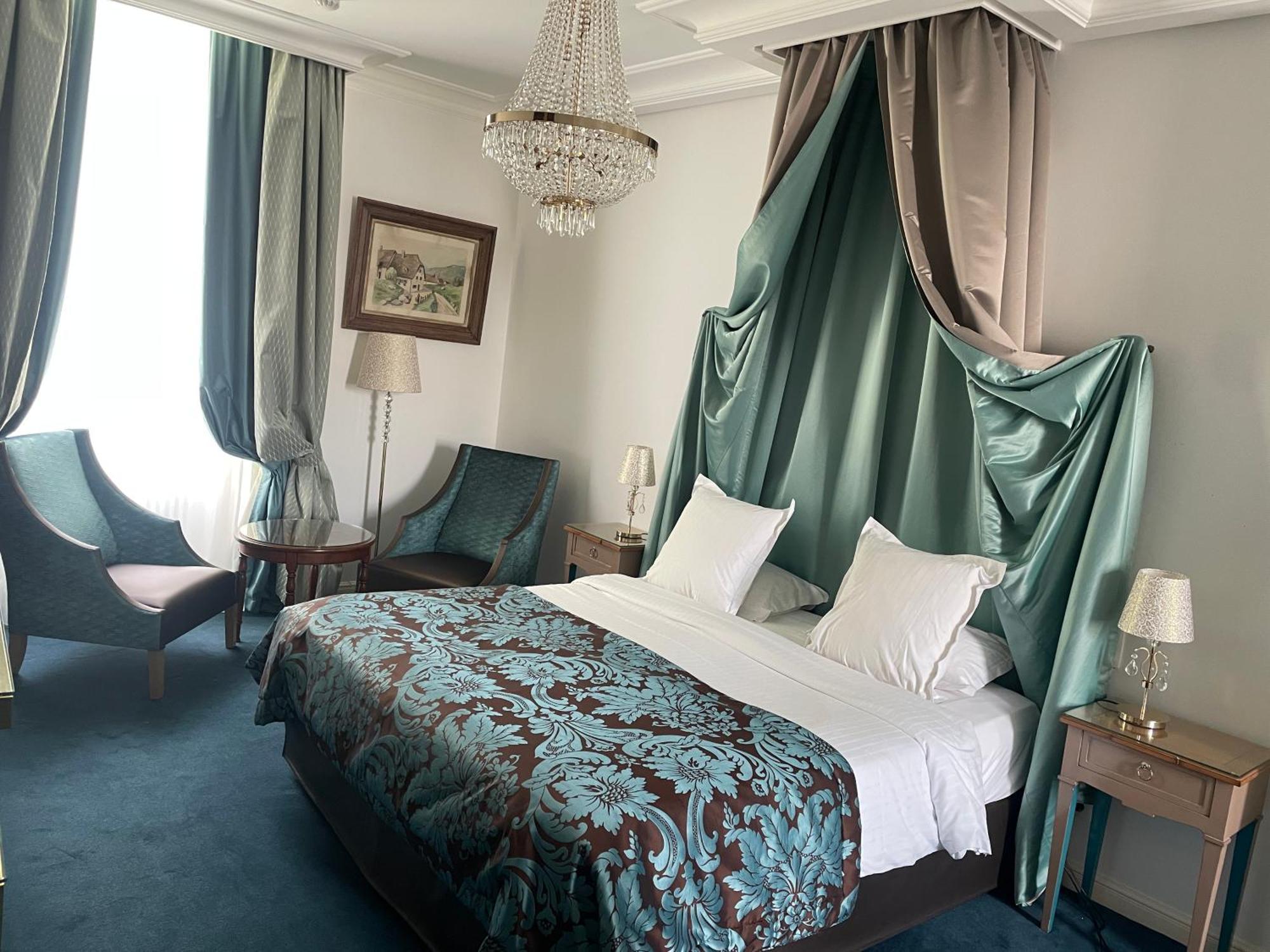 Hotel Victor Hugo Pontorson Dış mekan fotoğraf